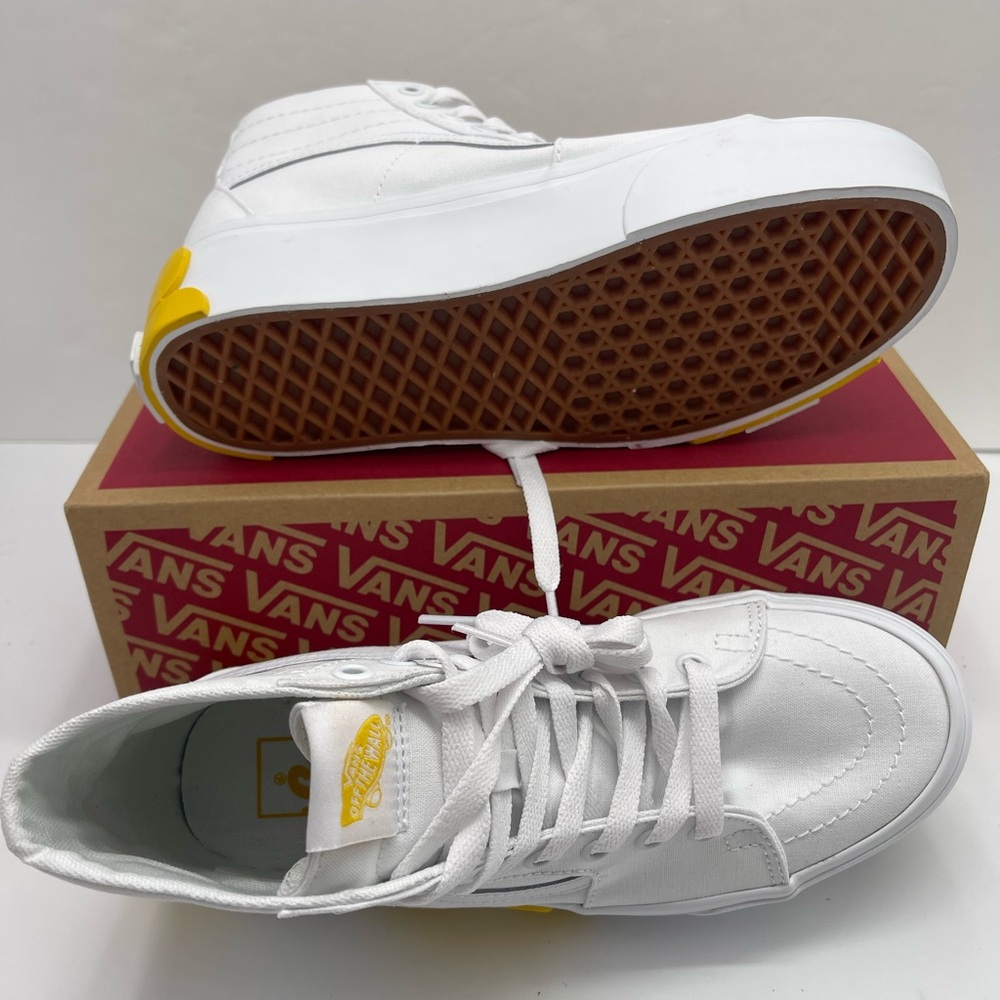 Vans Women's Sk8-Hi Tapered Stackform
True White
VN0A5JM1W00 Platform Sneakers - Picture 6 of 16